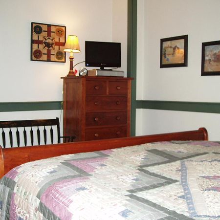 Brownstone Colonial Inn 레인홀즈 외부 사진