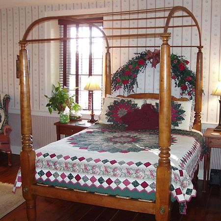 Brownstone Colonial Inn 레인홀즈 외부 사진