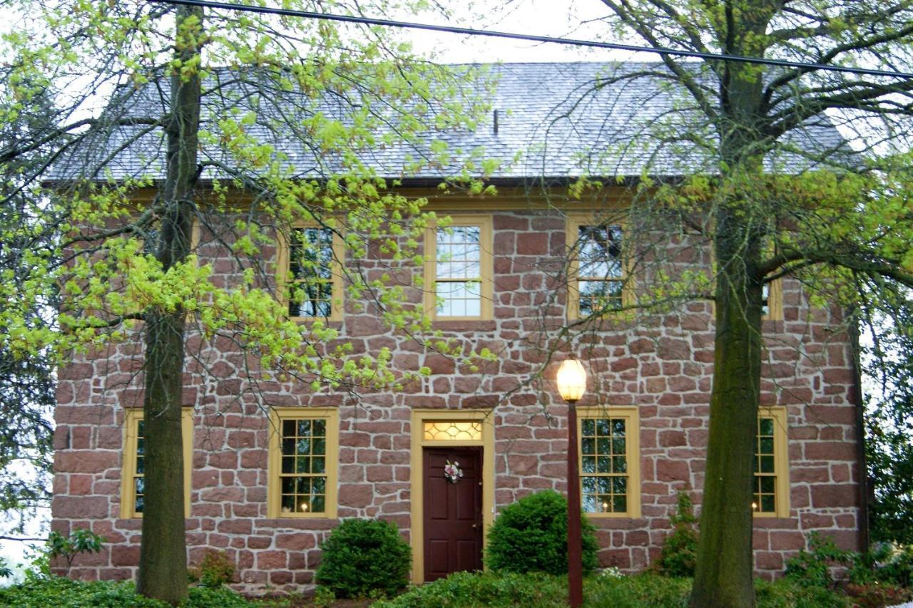 Brownstone Colonial Inn 레인홀즈 외부 사진