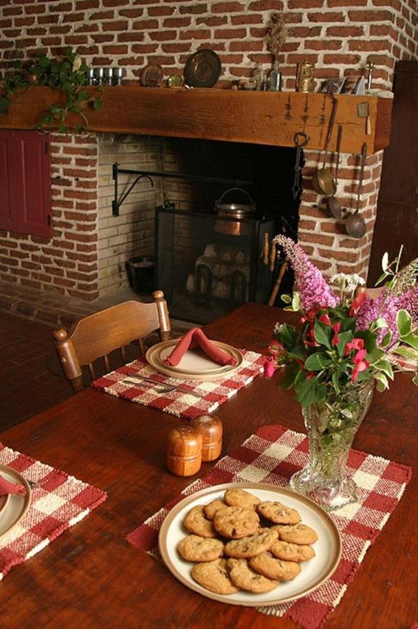 Brownstone Colonial Inn 레인홀즈 외부 사진