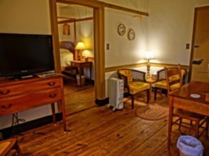 Brownstone Colonial Inn 레인홀즈 객실 사진