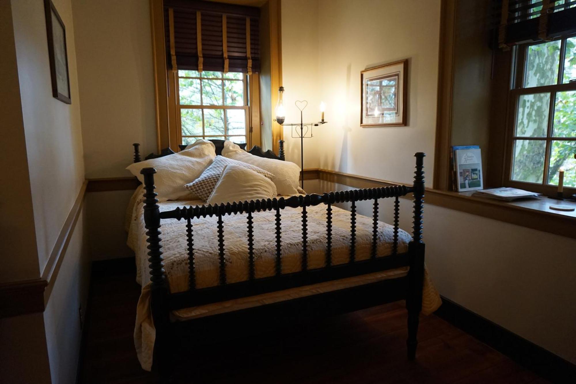 Brownstone Colonial Inn 레인홀즈 객실 사진