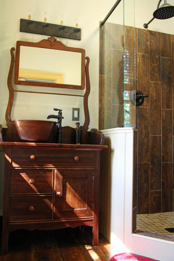 Brownstone Colonial Inn 레인홀즈 외부 사진