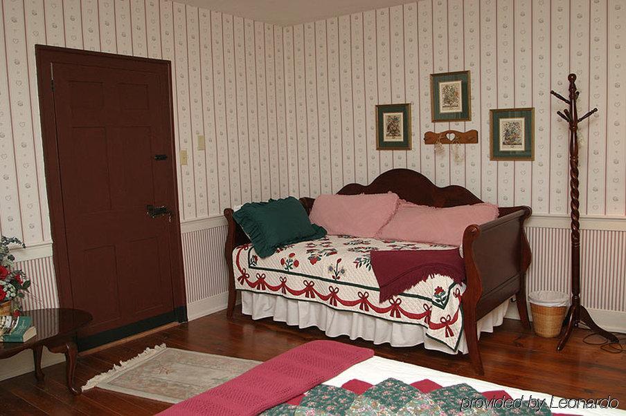 Brownstone Colonial Inn 레인홀즈 객실 사진