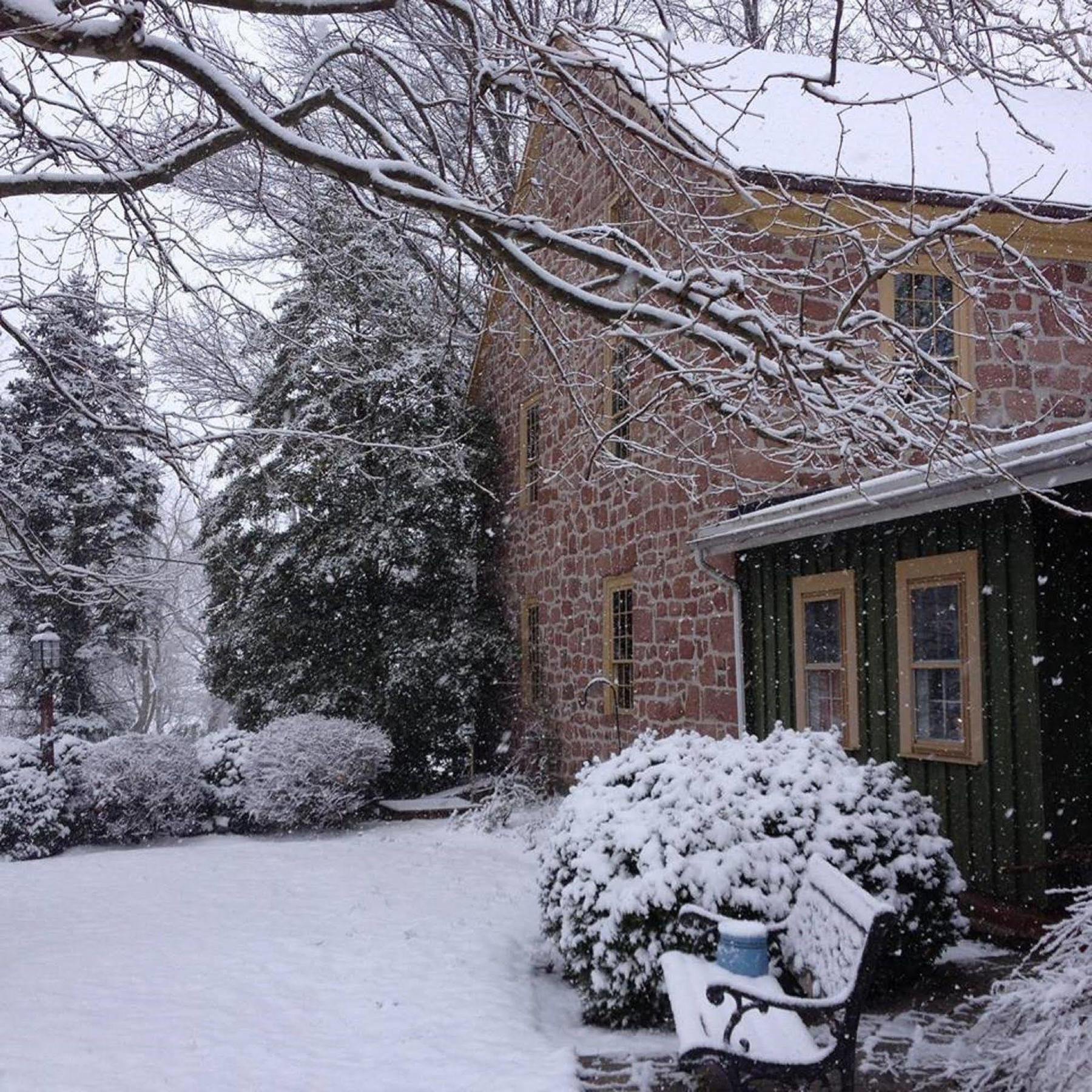 Brownstone Colonial Inn 레인홀즈 외부 사진
